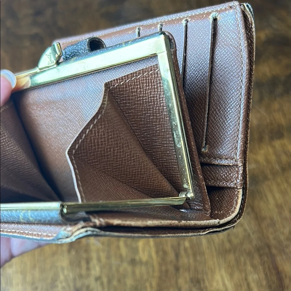 Louis Vuitton Authentic Monogram Wallet